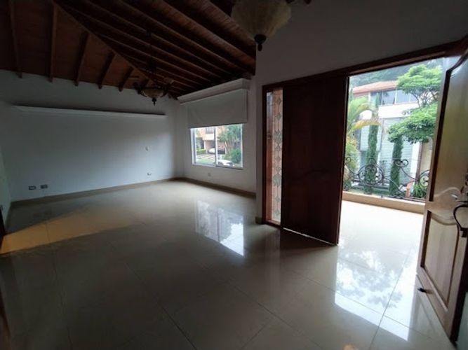Casa de 5 alcobas en arriendo en Las Granjas, Medellín, 360 m² · foto 6 de 22