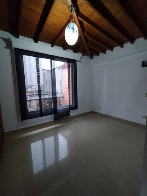 Casa de 5 alcobas en arriendo en Las Granjas, Medellín, 360 m² · foto 7 de 22
