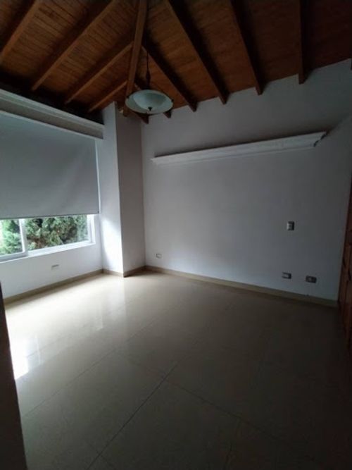 Casa de 5 alcobas en arriendo en Las Granjas, Medellín, 360 m² · foto 8 de 22