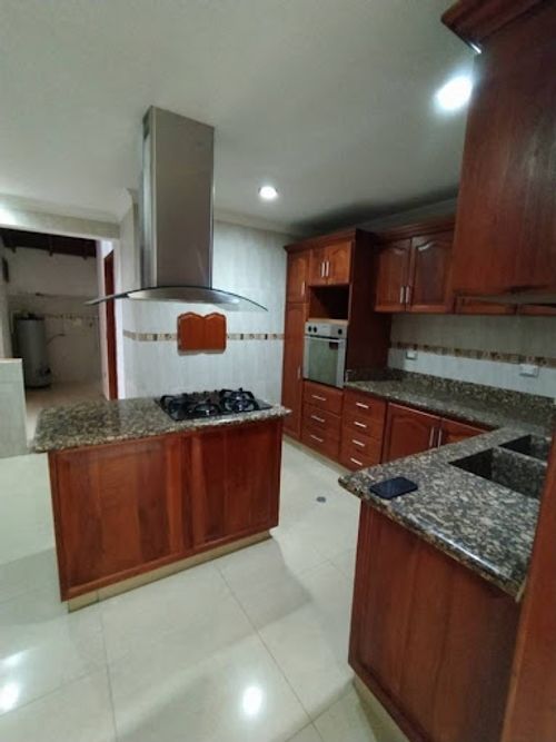 Casa de 5 alcobas en arriendo en Las Granjas, Medellín, 360 m² · foto 11 de 22