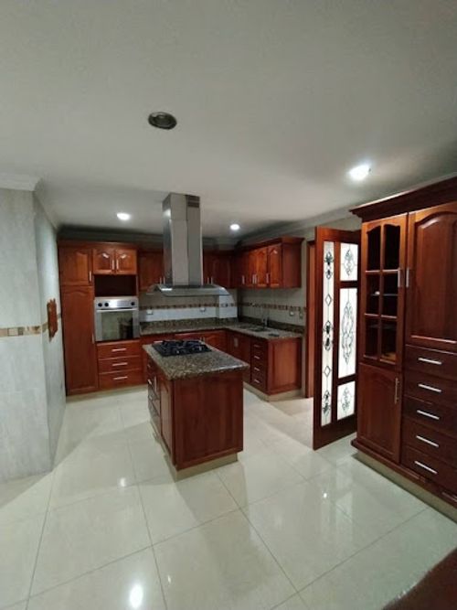 Casa de 5 alcobas en arriendo en Las Granjas, Medellín, 360 m² · foto 13 de 22