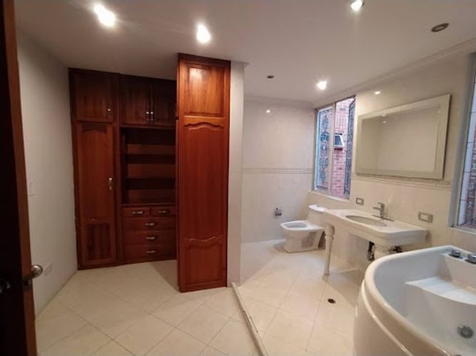 Casa de 5 alcobas en arriendo en Las Granjas, Medellín, 360 m² · foto 15 de 22