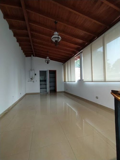 Casa de 5 alcobas en arriendo en Las Granjas, Medellín, 360 m² · foto 17 de 22