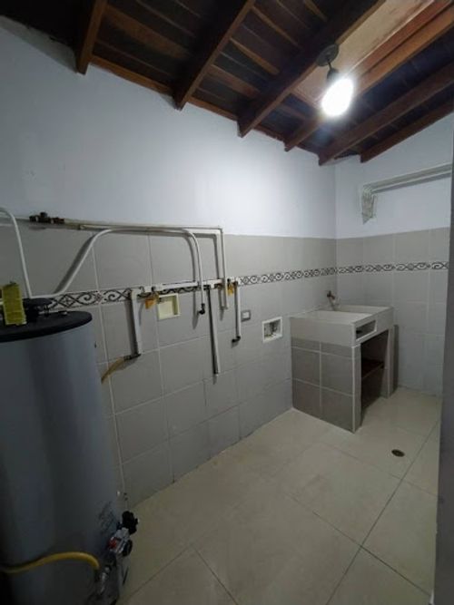 Casa de 5 alcobas en arriendo en Las Granjas, Medellín, 360 m² · foto 20 de 22