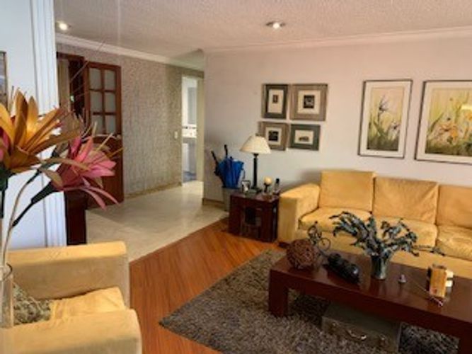 Apartamento de 2 alcobas en venta en Chico Norte, Bogotá, 122 m² · foto 2 de 12