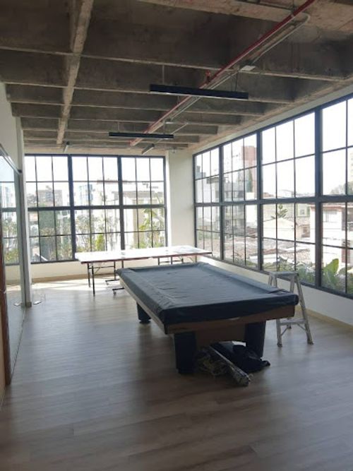 Oficina en arriendo en Los Colores, Medellín, 10 m² · foto 2 de 7
