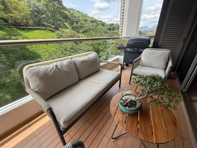 Apartamento en venta en Loma De Los Bernal, Medellín · foto 2 de 21