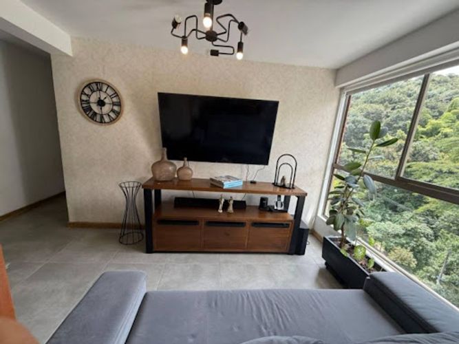 Apartamento en venta en Loma De Los Bernal, Medellín · foto 4 de 21