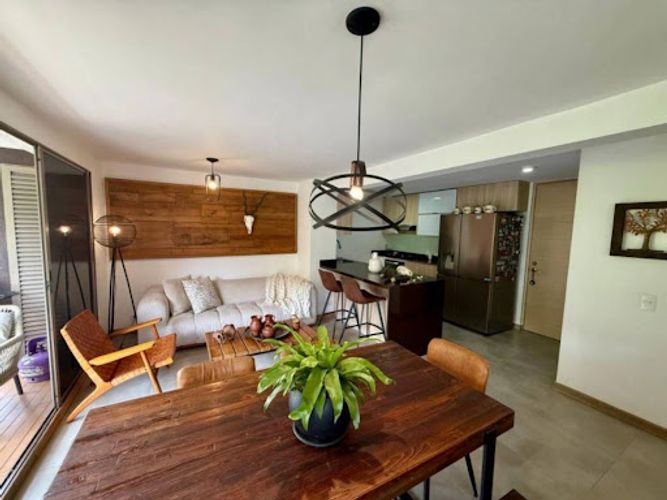 Apartamento en venta en Loma De Los Bernal, Medellín · foto 7 de 21