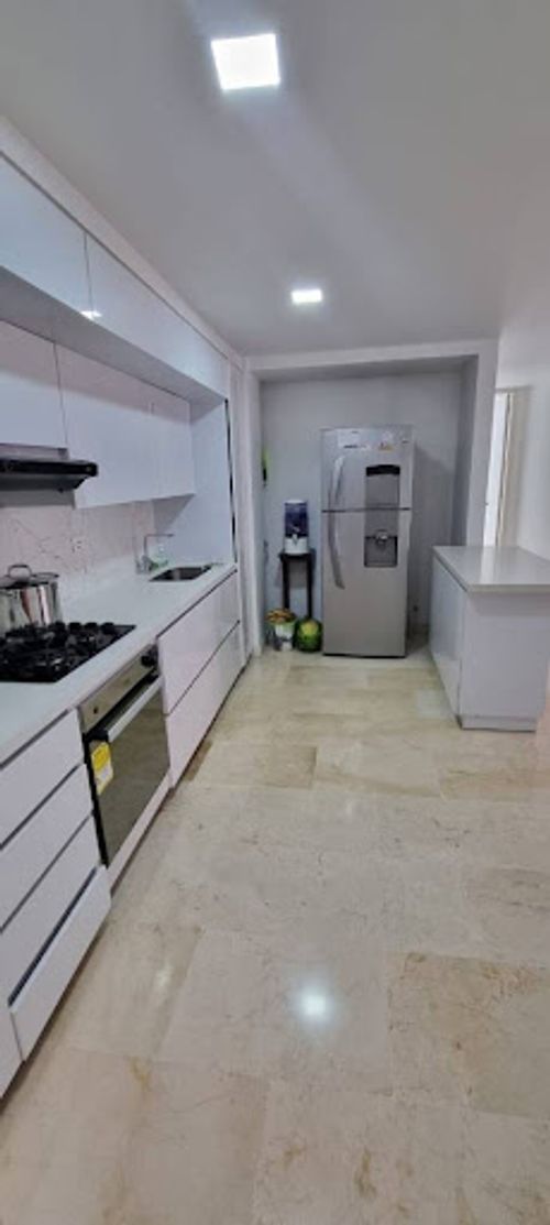 Apartamento de 3 alcobas en venta en La Castellana, Medellín, 140 m² · foto 5 de 19