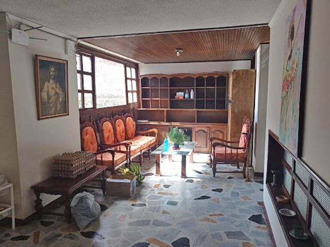Casa de 6 alcobas en venta en El Contador, Bogotá, 422 m² · foto 3 de 9
