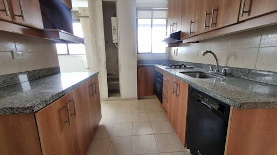 Apartamento de 3 alcobas en arriendo en El Tesoro, Medellín, 164 m² · foto 4 de 24