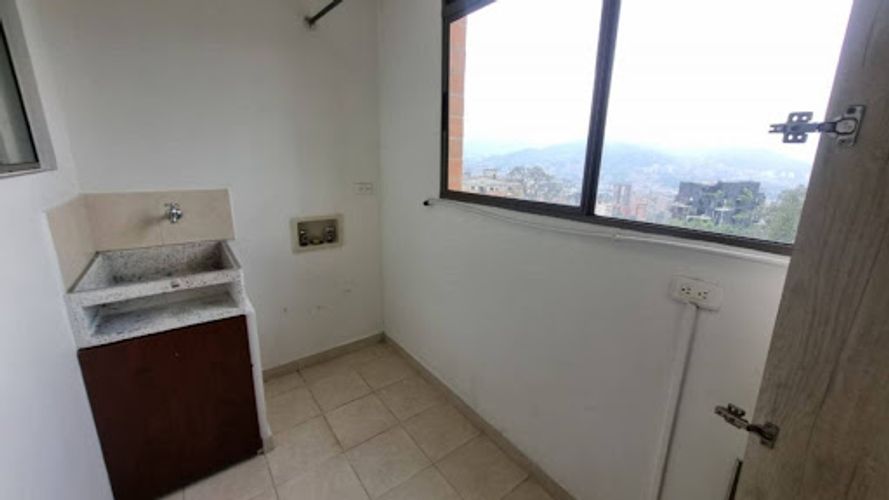 Apartamento de 3 alcobas en arriendo en El Tesoro, Medellín, 164 m² · foto 7 de 24