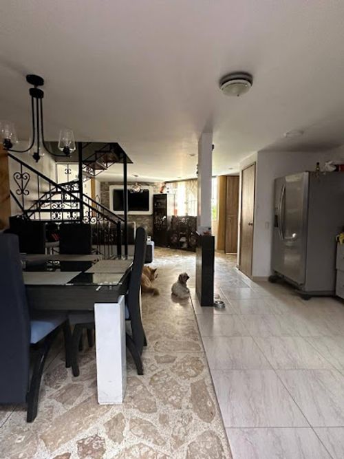 Casa de 5 alcobas en venta en Los Alpes, Medellín, 176 m² · foto 2 de 9