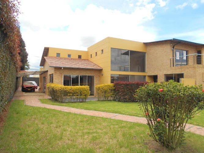 Casa de 4 alcobas en venta en Fonquetá, Chía, 430 m² · foto 4 de 24