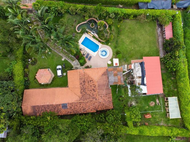 Casa de 6 alcobas en venta en Via El Eden, Armenia · foto 3 de 17