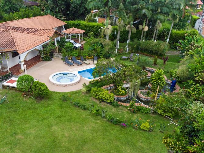 Casa de 6 alcobas en venta en Via El Eden, Armenia · foto 4 de 17