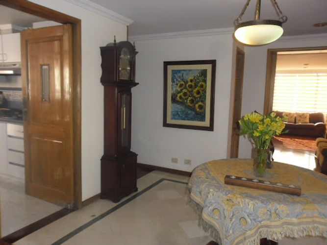 Apartamento de 3 alcobas en venta en Santa Barbara Occidental, Bogotá, 185 m² · foto 8 de 24