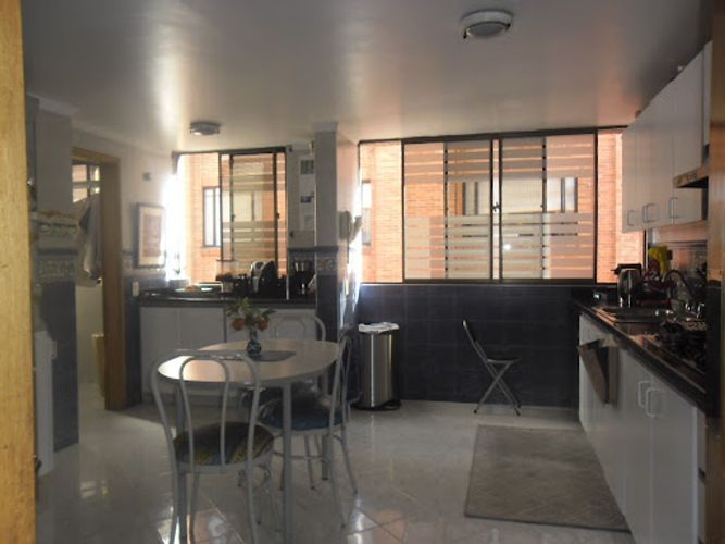 Apartamento de 3 alcobas en venta en Santa Barbara Occidental, Bogotá, 185 m² · foto 16 de 24