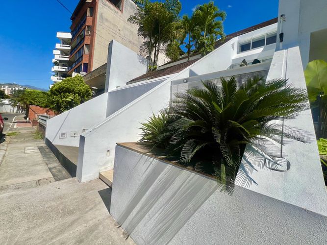 Casa de 4 alcobas en venta en Normandia, Cali, 402 m² · foto 3 de 24