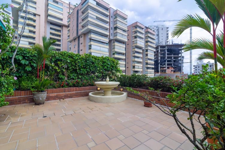 Apartamento de 4 alcobas en venta en Normandia, Cali, 389 m² · foto 3 de 24