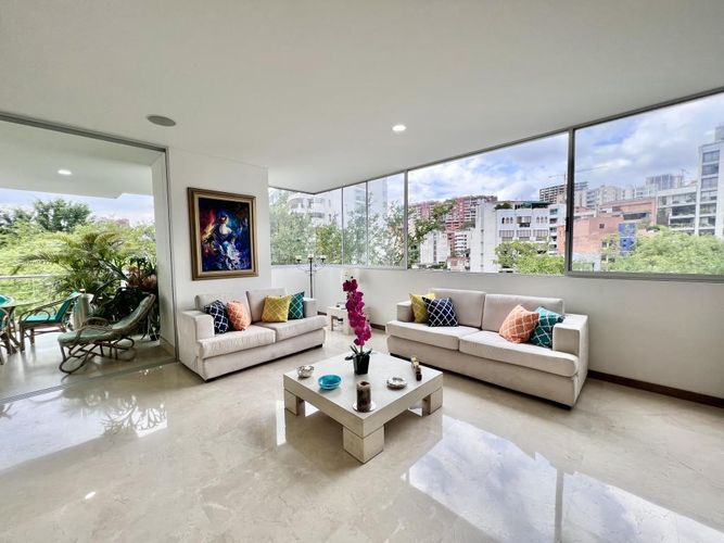 Apartamento de 3 alcobas en venta en Santa Rita, Cali, 229 m² · foto 2 de 24