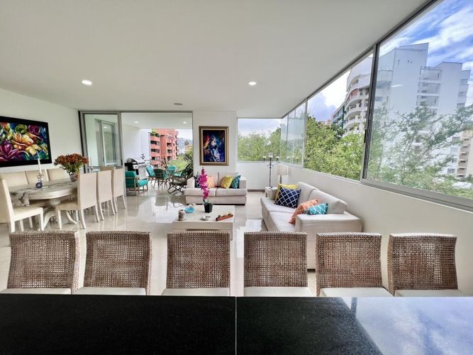 Apartamento de 3 alcobas en venta en Santa Rita, Cali, 229 m² · foto 3 de 24