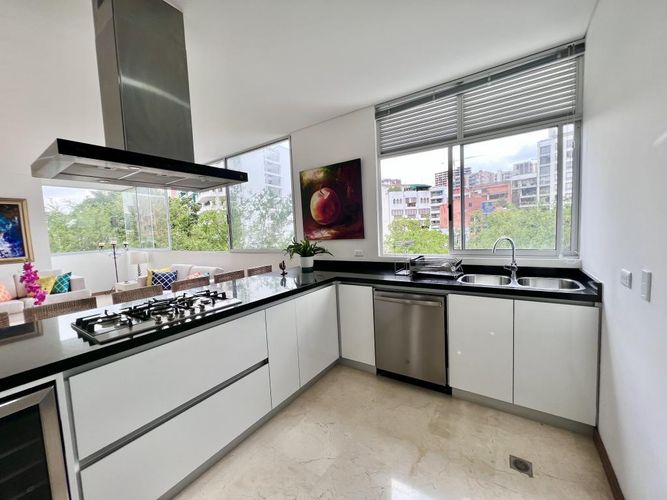 Apartamento de 3 alcobas en venta en Santa Rita, Cali, 229 m² · foto 8 de 24