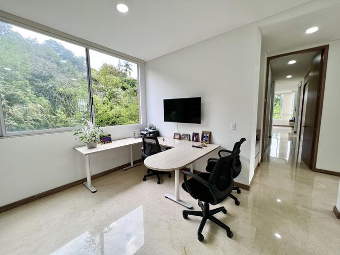 Apartamento de 3 alcobas en venta en Santa Rita, Cali, 229 m² · foto 16 de 24