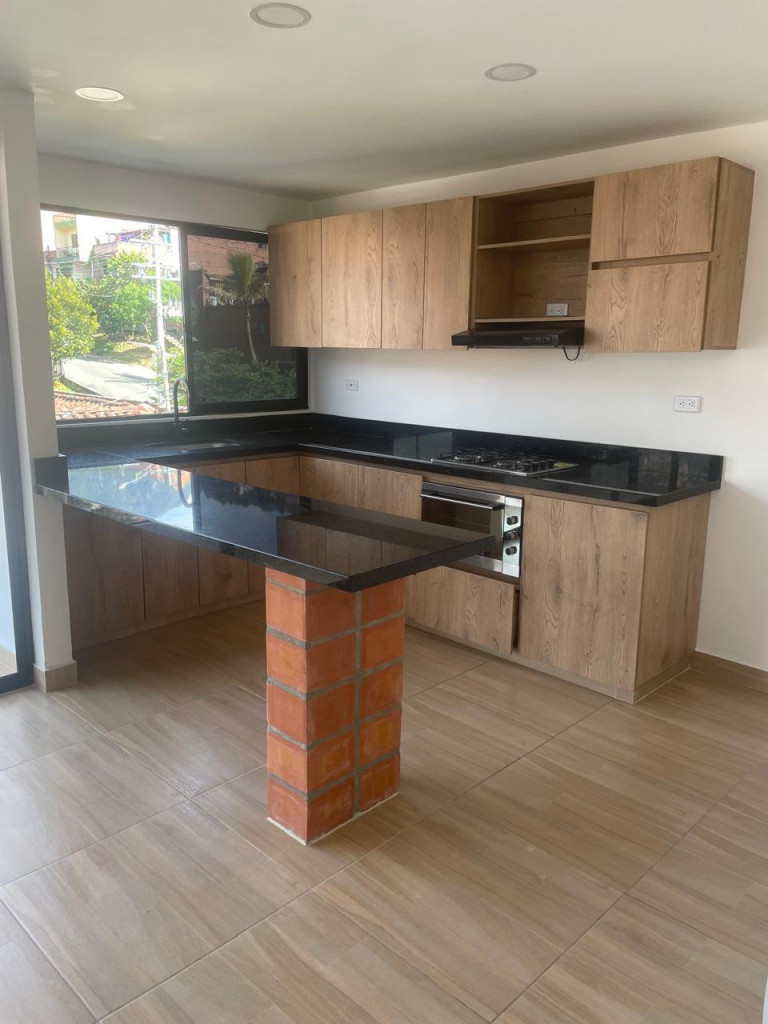 Apartamento de 3 habitaciones en venta en La Milagrosa, Medellín — imagen 1 de 16