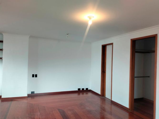 Apartamento de 2 alcobas en venta en El Poblado, Medellín, 183 m² · foto 16 de 18