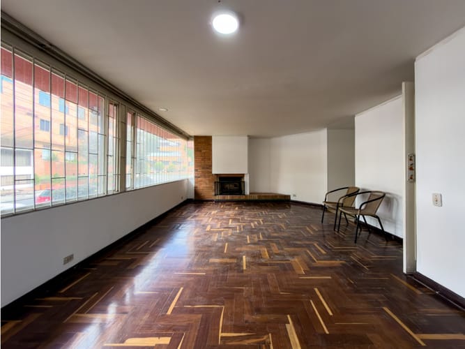 Apartamento de 3 alcobas en venta en Santa Barbara, Bogotá, 189 m² · foto 2 de 24