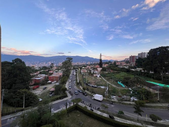 Apartamento de 2 alcobas en arriendo en Cabecera San Antonio De Prado, Medellín, 55 m² · foto 3 de 11