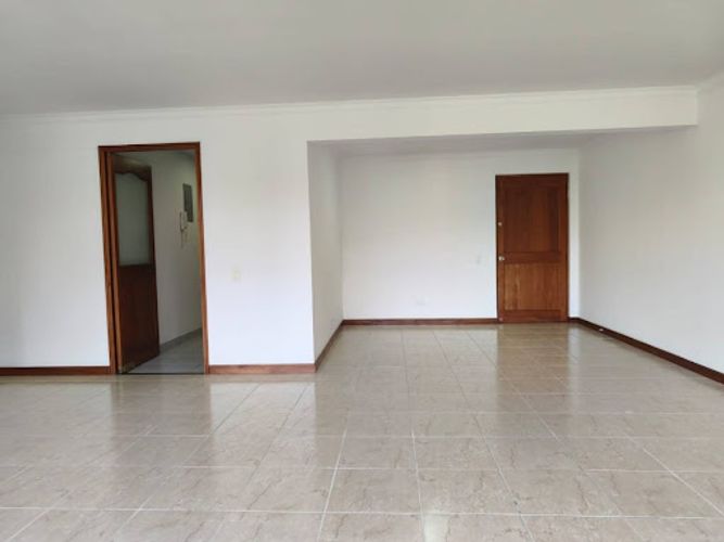 Apartamento de 3 alcobas en arriendo en San Fernando, Medellín, 121 m² · foto 4 de 22