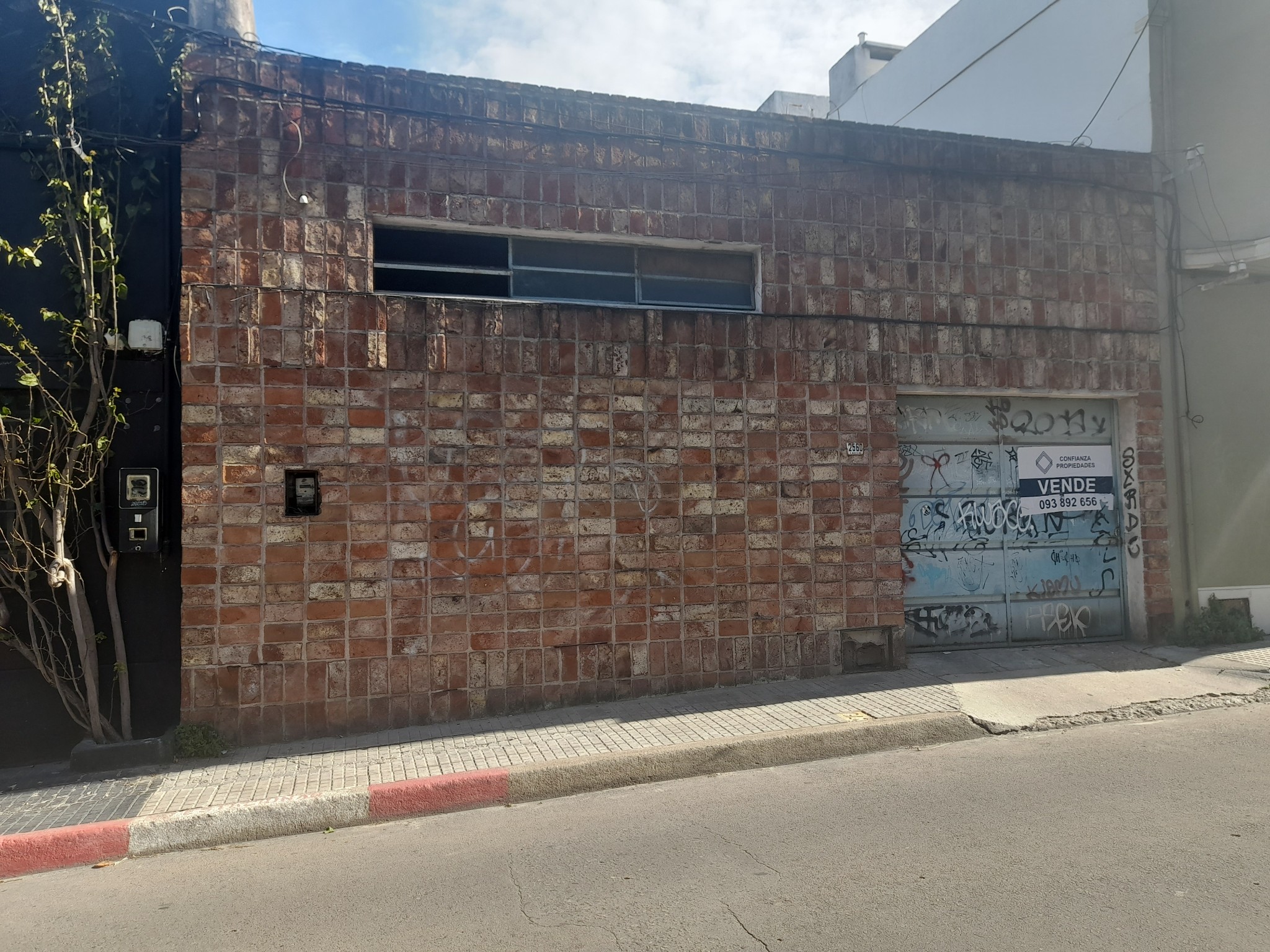 Se vende terreno o garage en Pocitos, calle Eufemio Masculino - foto 1