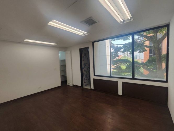 Oficina en arriendo en Milla De Oro, Medellín, 40 m² · foto 2 de 14