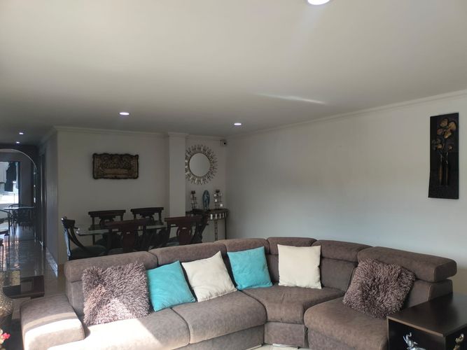 Apartamento de 3 alcobas en venta en El Poblado, Medellín, 130 m² · foto 2 de 17