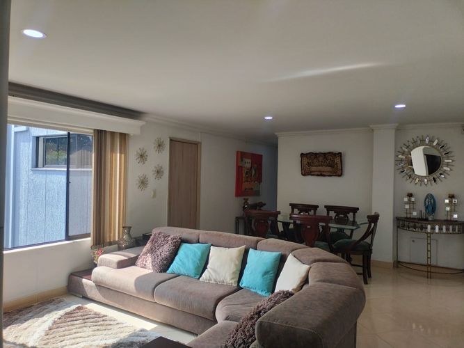 Apartamento de 3 alcobas en venta en El Poblado, Medellín, 130 m² · foto 3 de 17