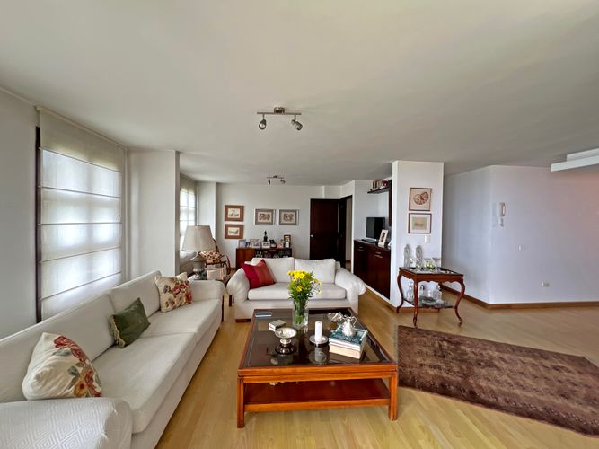 Apartamento de 2 alcobas en venta en Bellavista, Cali, 115 m² · foto 2 de 21