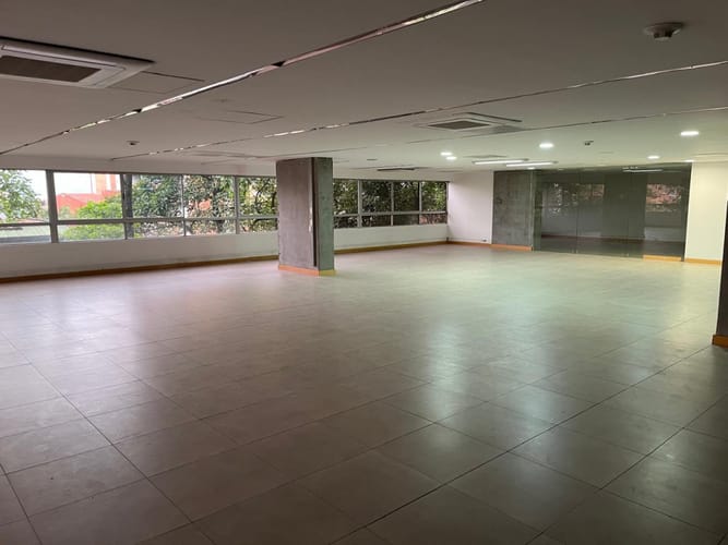 Oficina en arriendo en Castropol, Medellín, 897 m² · foto 4 de 18