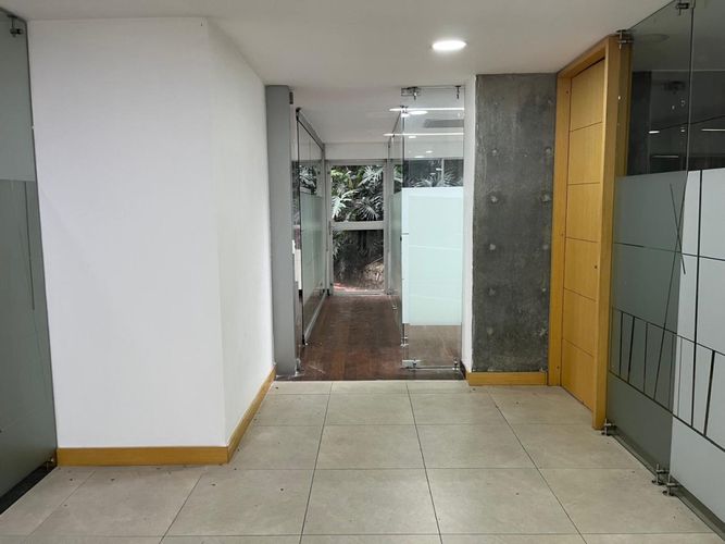 Oficina en arriendo en Castropol, Medellín, 897 m² · foto 7 de 18