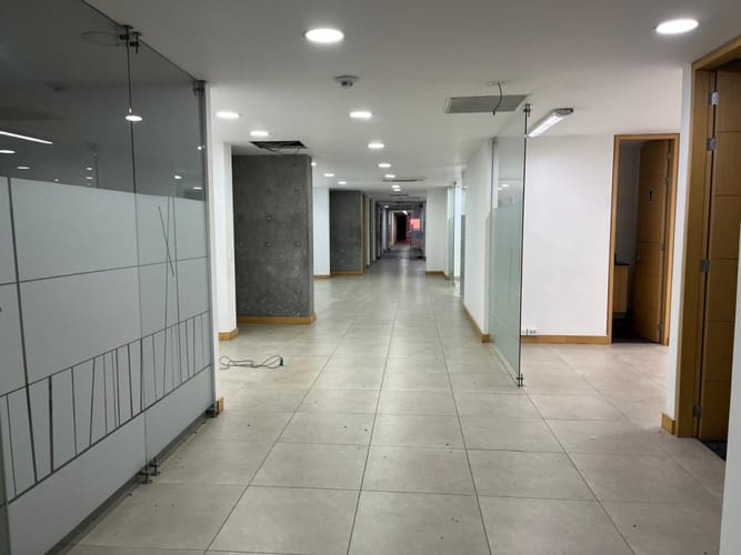 Oficina en arriendo en Castropol, Medellín, 897 m² · foto 8 de 18