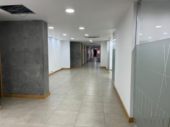 Oficina en arriendo en Castropol, Medellín, 897 m² · foto 9 de 18