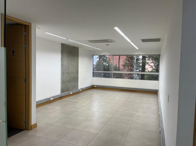 Oficina en arriendo en Castropol, Medellín, 897 m² · foto 11 de 18