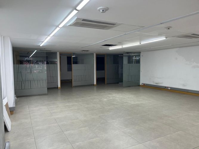 Oficina en arriendo en Castropol, Medellín, 897 m² · foto 13 de 18