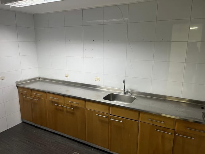 Oficina en arriendo en Castropol, Medellín, 897 m² · foto 16 de 18