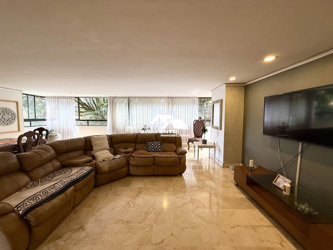 Apartamento de 4 alcobas en arriendo en Los Balsos, Medellín, 212 m² · foto 2 de 17