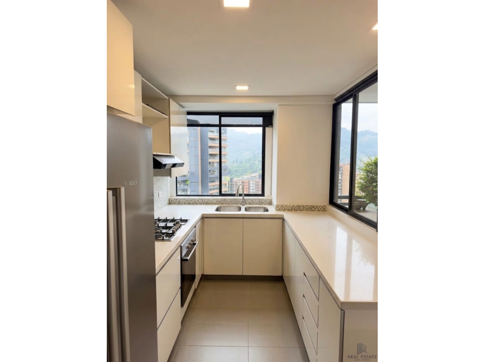Apartamento en venta en Loma De Las Brujas, Envigado · foto 3 de 24