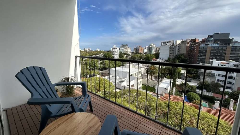 Punta Carretas | Excelente Ubicación | Piso Alto Con Gran Vista | Amueblado | 2 Dorm. + Escritorio