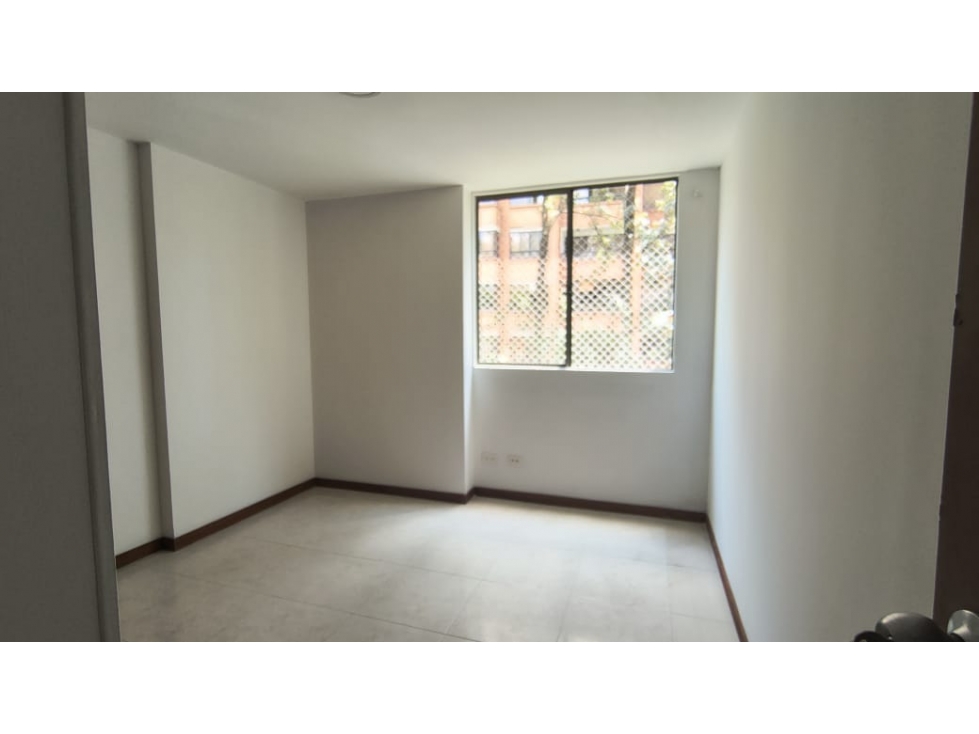 Apartamento en arriendo en Ciudad Del Río, Medellín · foto 9 de 14
